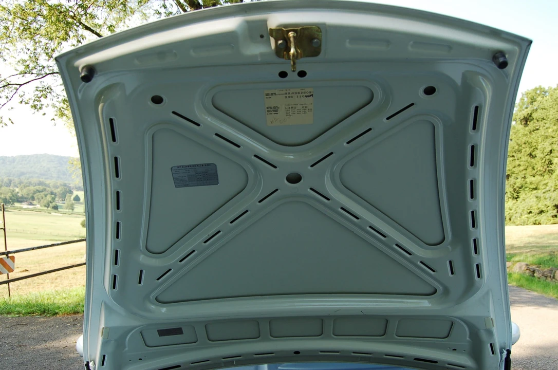 1999 Porsche 996 Carrera - Image 30 of 31