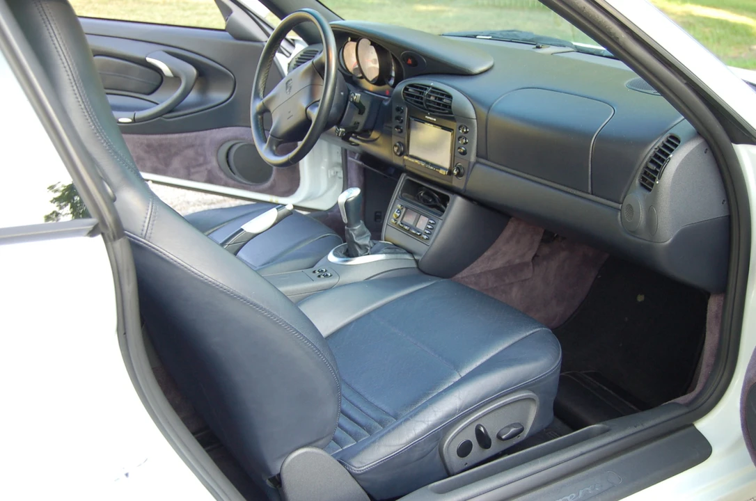 1999 Porsche 996 Carrera - Image 26 of 31