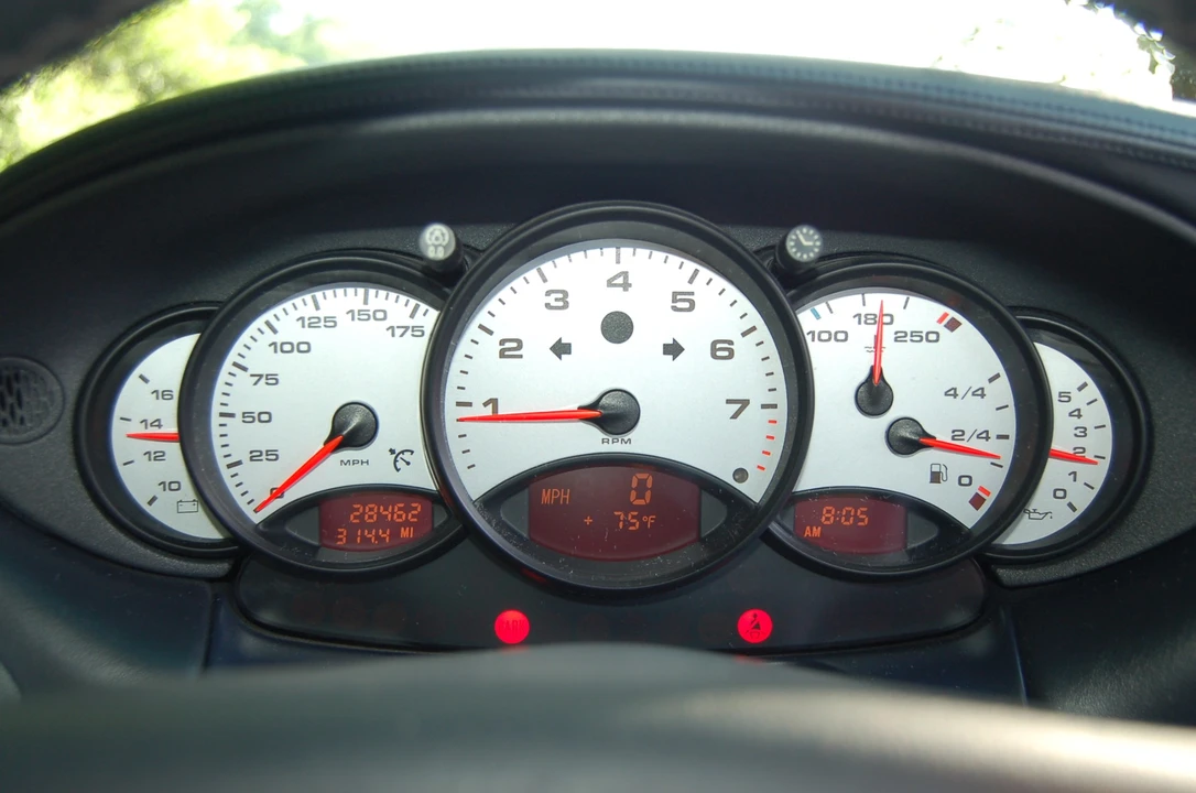1999 Porsche 996 Carrera - Image 22 of 31
