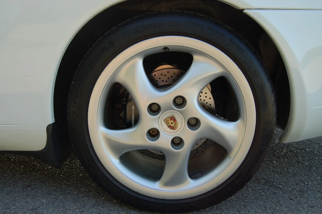 1999 Porsche 996 Carrera - Image 16 of 31