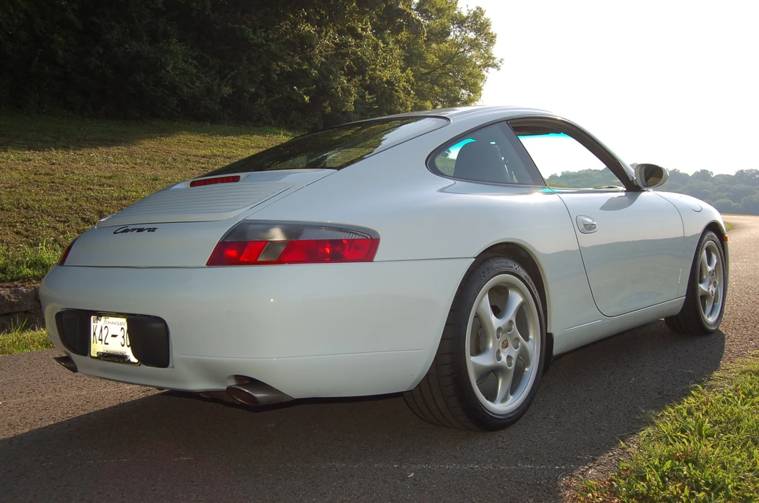 1999 Porsche 996 Carrera - Image 10 of 31