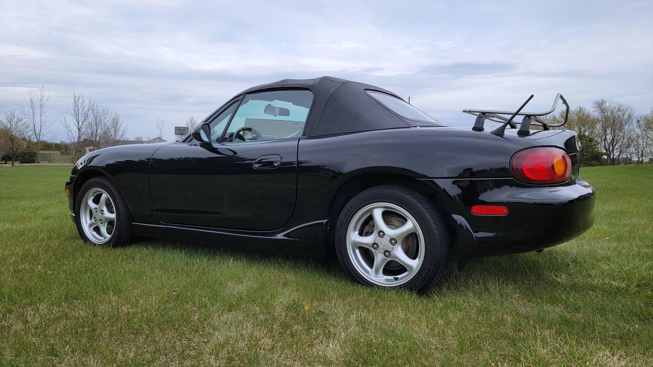 2000 Mazda NB MX-5 Miata - Image 17 of 31