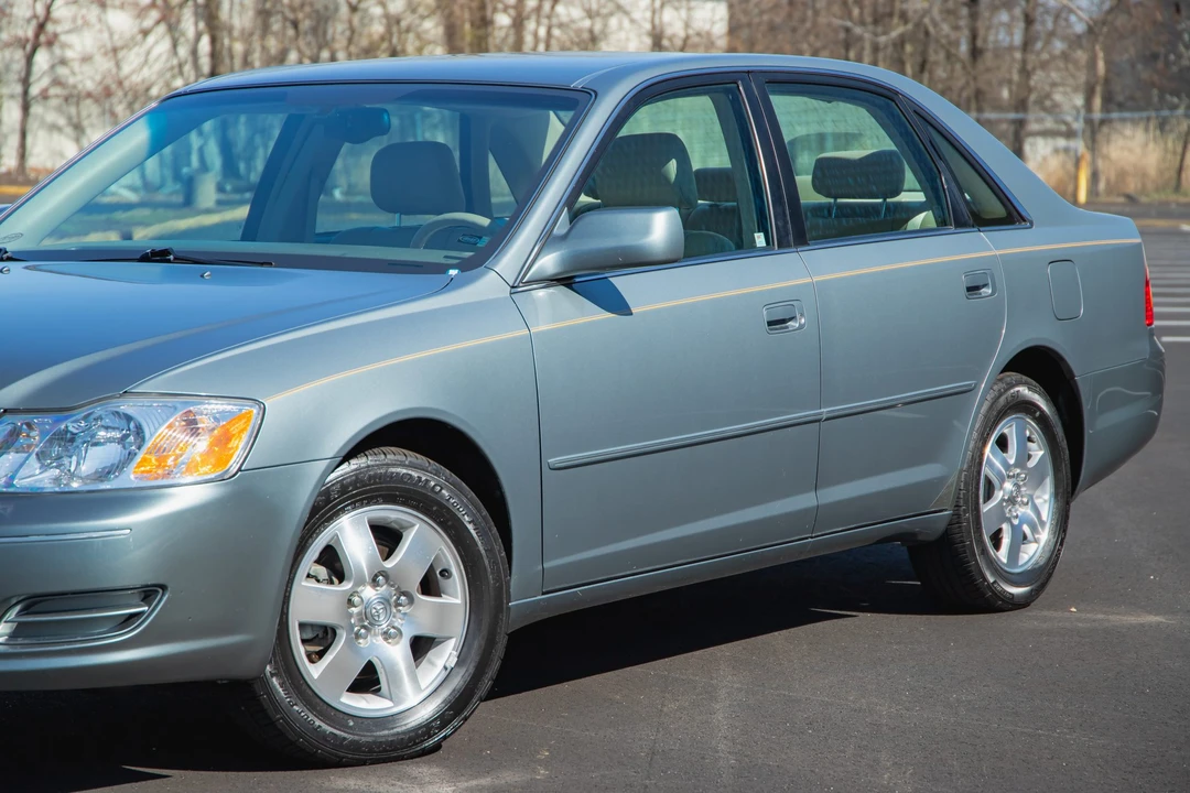 2000 Toyota Avalon 2nd Gen - Image 13 of 21