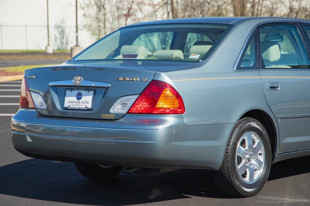 2000 Toyota Avalon 2nd Gen - Image 16 of 21