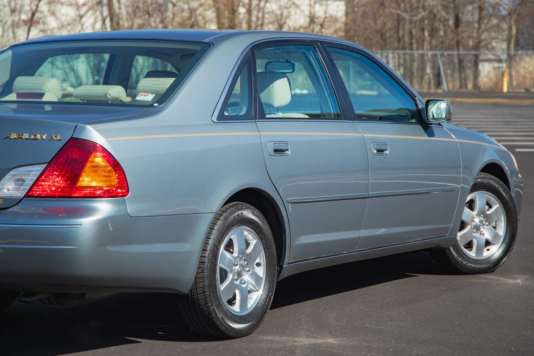 2000 Toyota Avalon 2nd Gen - Image 17 of 21