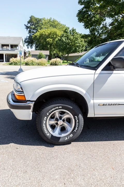 2001 Chevrolet S-10 Blazer 2nd Gen - Image 16 of 31