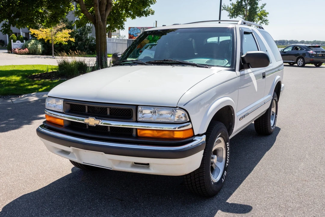 2001 Chevrolet S-10 Blazer 2nd Gen - Image 2 of 31