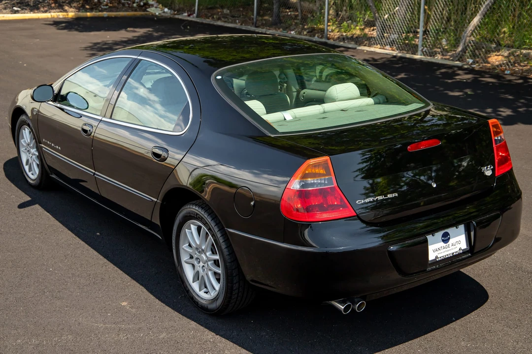2001 Chrysler 300 - Image 18 of 31