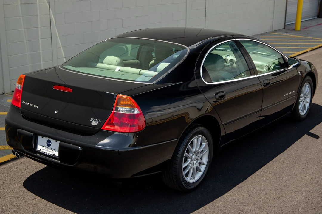 2001 Chrysler 300 - Image 13 of 31