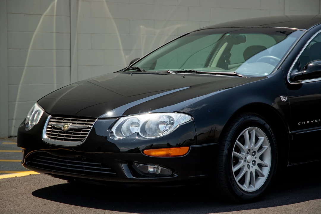 2001 Chrysler 300 - Image 24 of 31