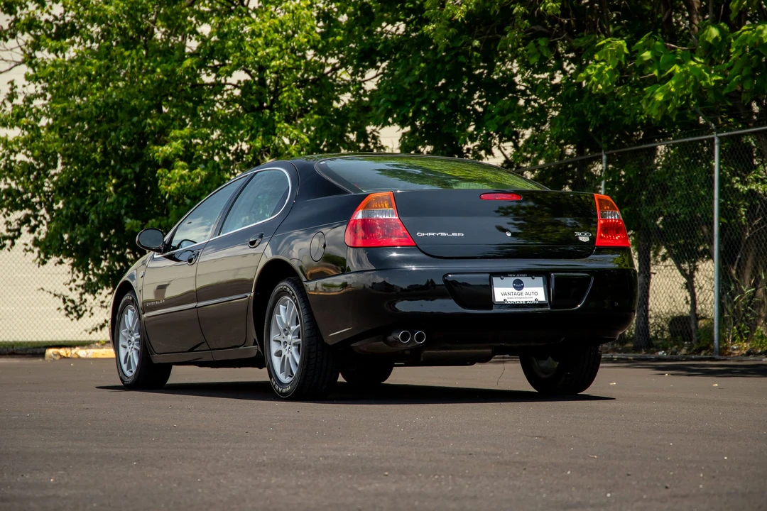 2001 Chrysler 300 - Image 16 of 31
