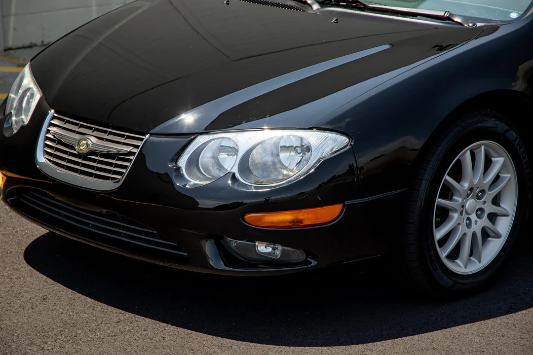 2001 Chrysler 300 - Image 25 of 31