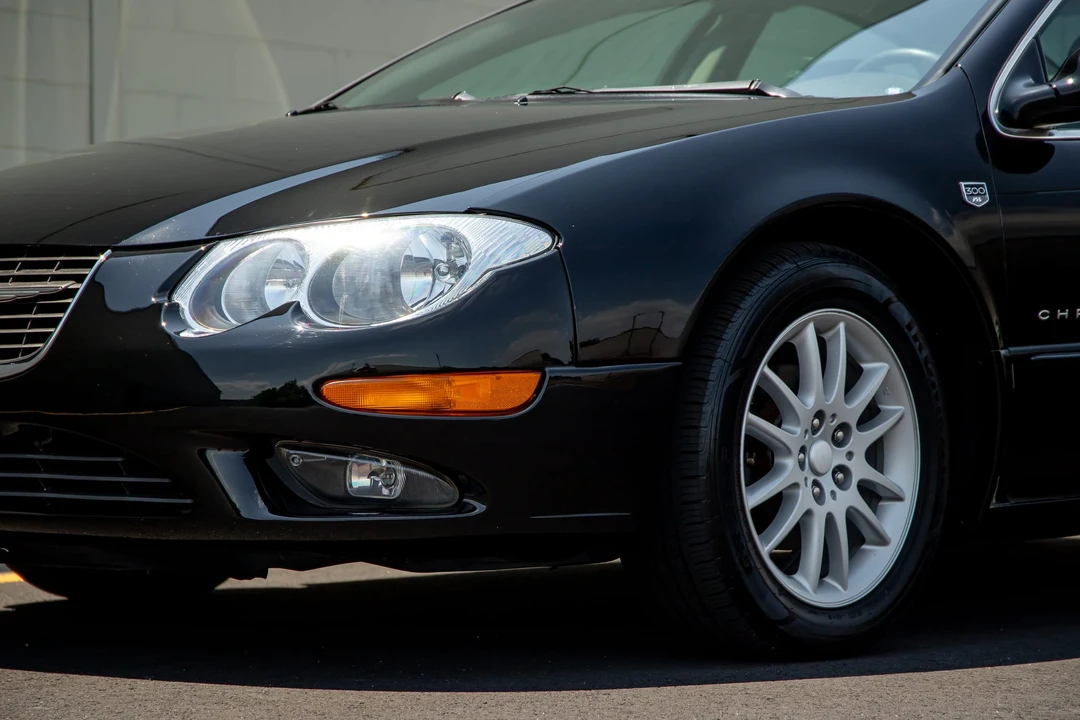 2001 Chrysler 300 - Image 26 of 31