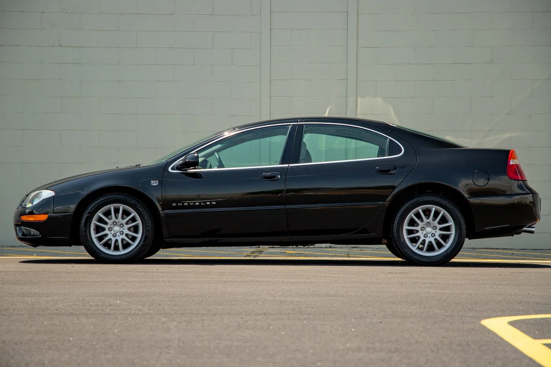 2001 Chrysler 300 - Image 19 of 31