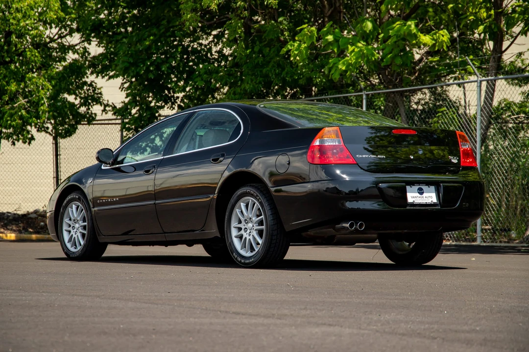 2001 Chrysler 300 - Image 17 of 31