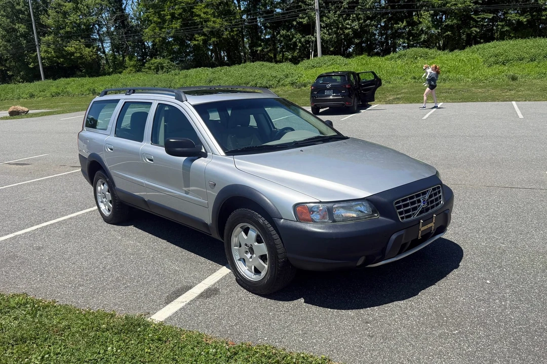 2002 Volvo V70 XC/XC70 2nd Gen - Image 13 of 31