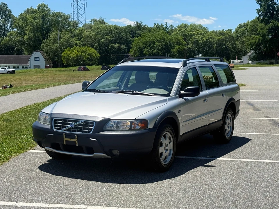 2002 Volvo V70 XC/XC70 2nd Gen - Image 2 of 31