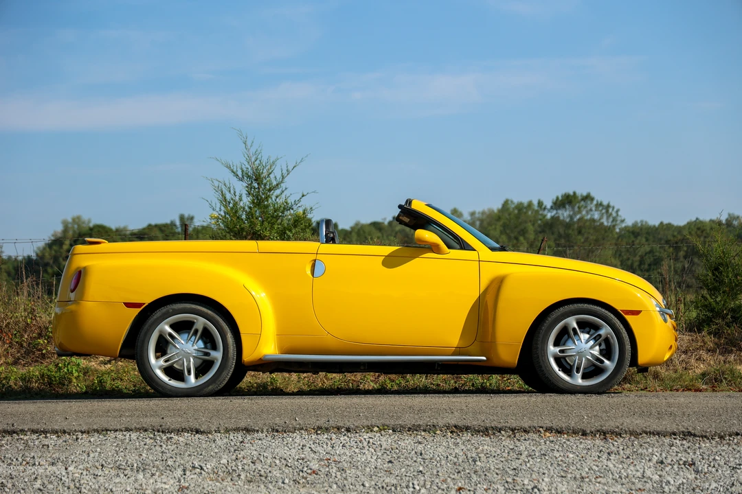 2003 Chevrolet SSR - Image 2 of 31