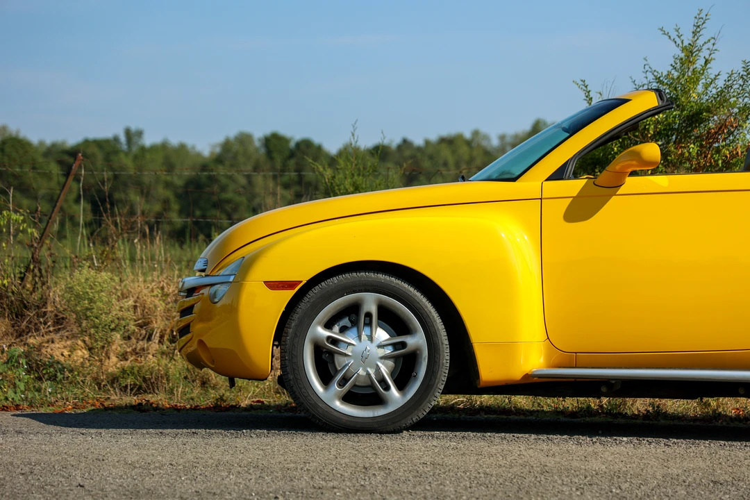 2003 Chevrolet SSR - Image 16 of 31