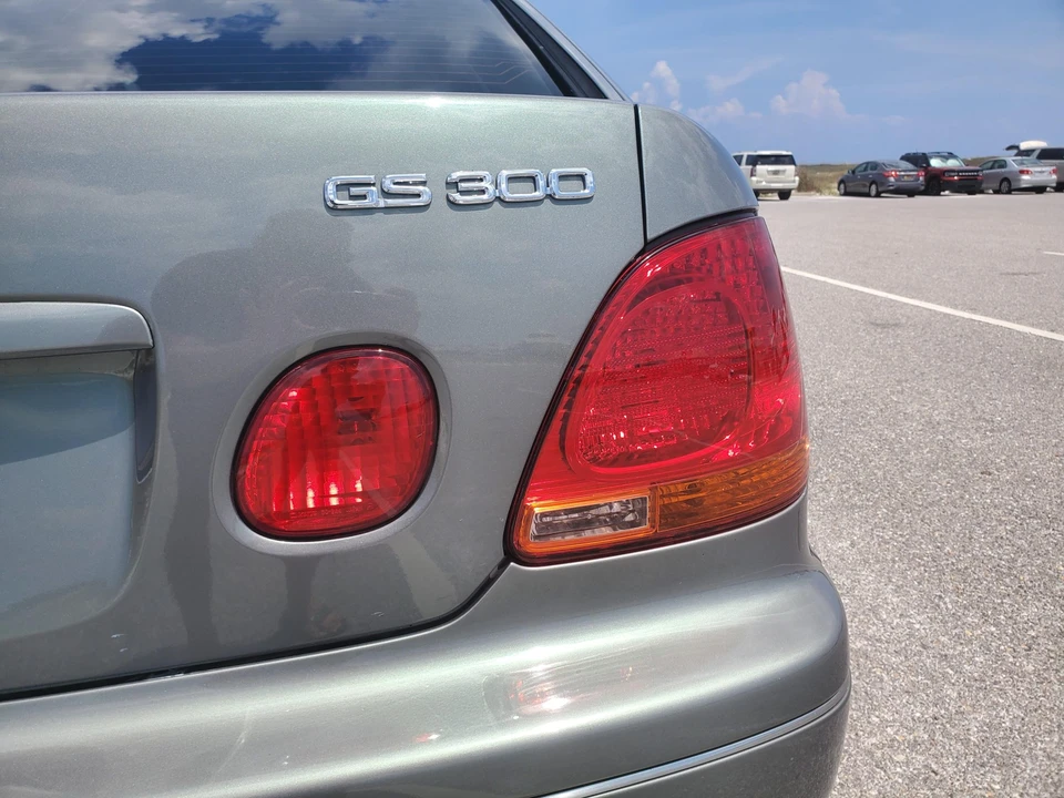 2003 Lexus GS 2nd Gen - Image 23 of 31
