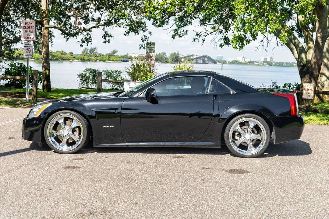 2004 Cadillac XLR - Image 13 of 31