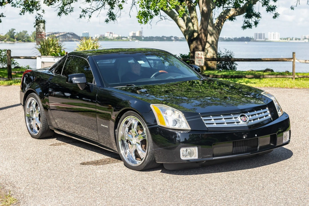 2004 Cadillac XLR - Image 10 of 31