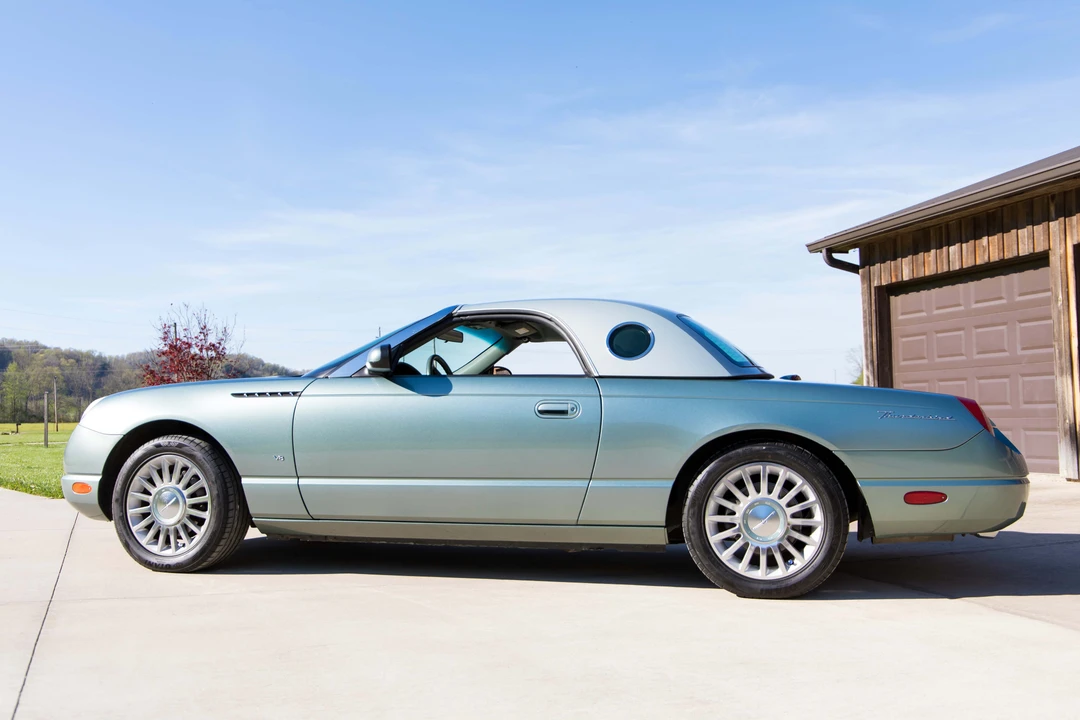 2004 Ford Thunderbird 11th Gen - Image 16 of 31