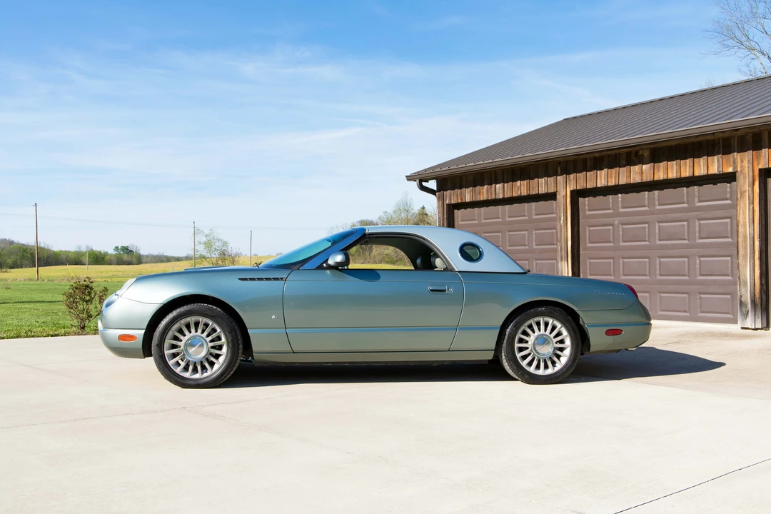 2004 Ford Thunderbird 11th Gen - Image 17 of 31