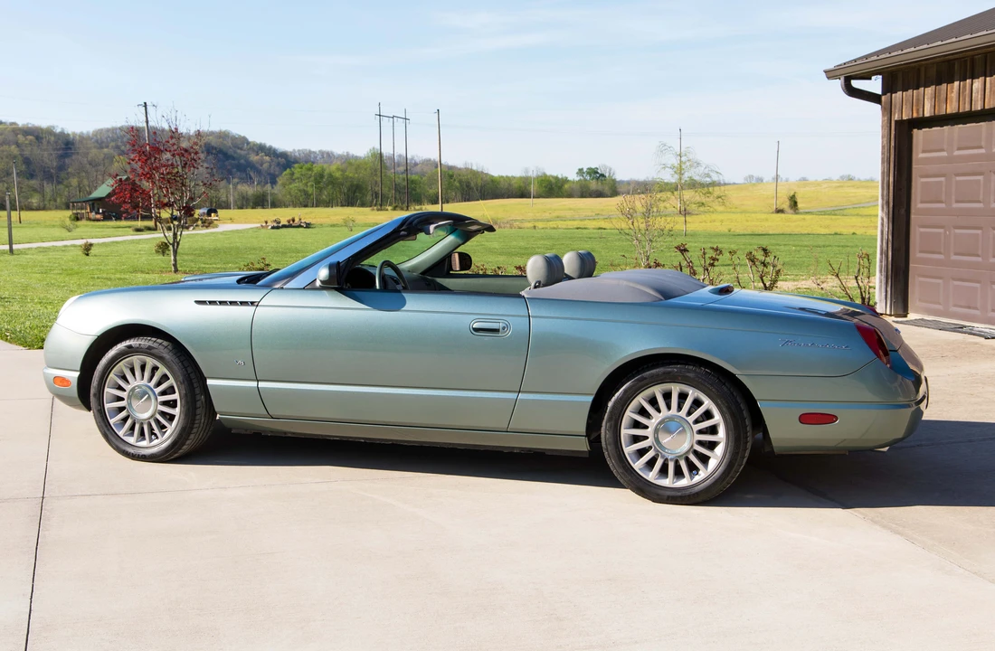 2004 Ford Thunderbird 11th Gen - Image 2 of 31