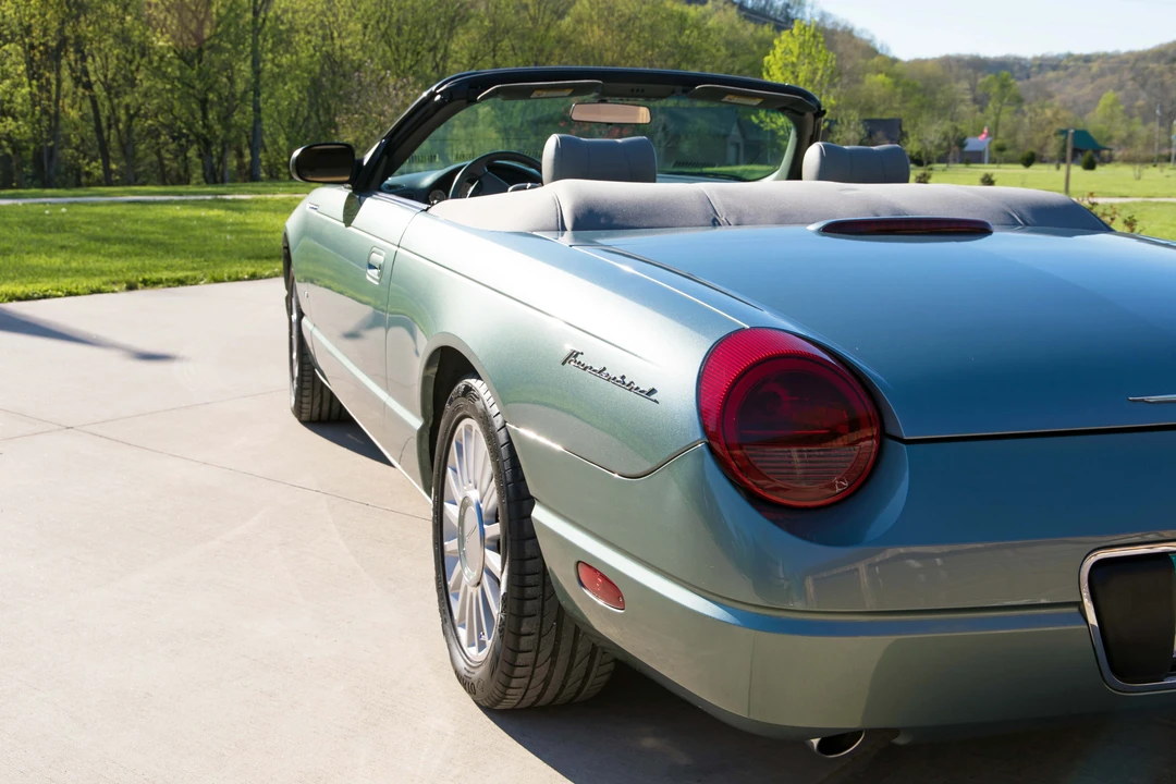 2004 Ford Thunderbird 11th Gen - Image 23 of 31