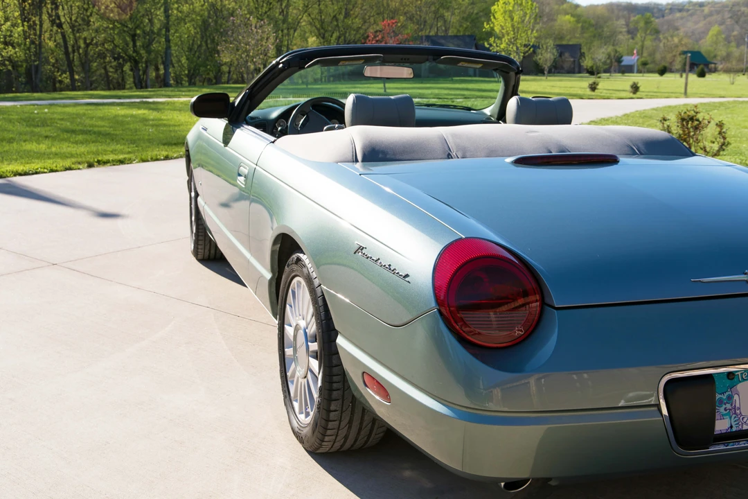 2004 Ford Thunderbird 11th Gen - Image 24 of 31