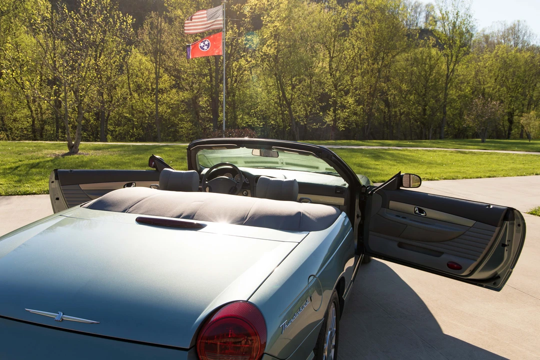 2004 Ford Thunderbird 11th Gen - Image 28 of 31