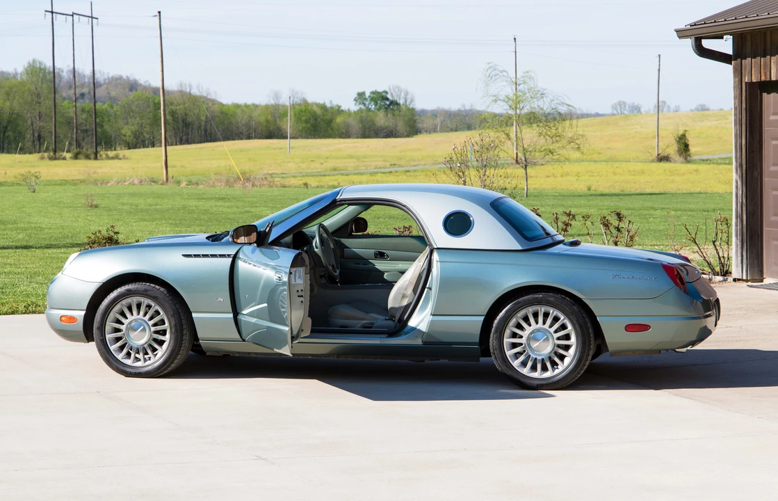 2004 Ford Thunderbird 11th Gen - Image 10 of 31