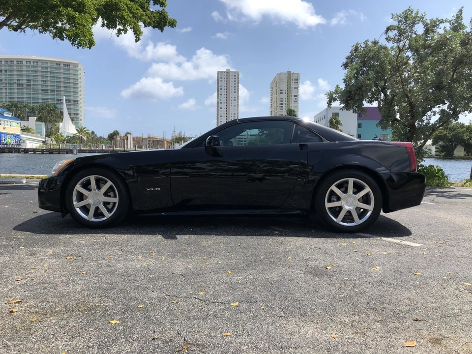 2005 Cadillac XLR - Image 2 of 31