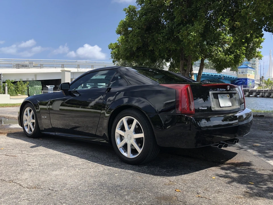 2005 Cadillac XLR - Image 16 of 31