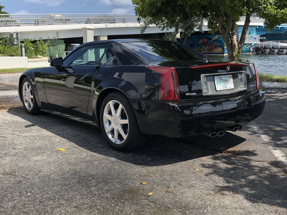 2005 Cadillac XLR - Image 17 of 31