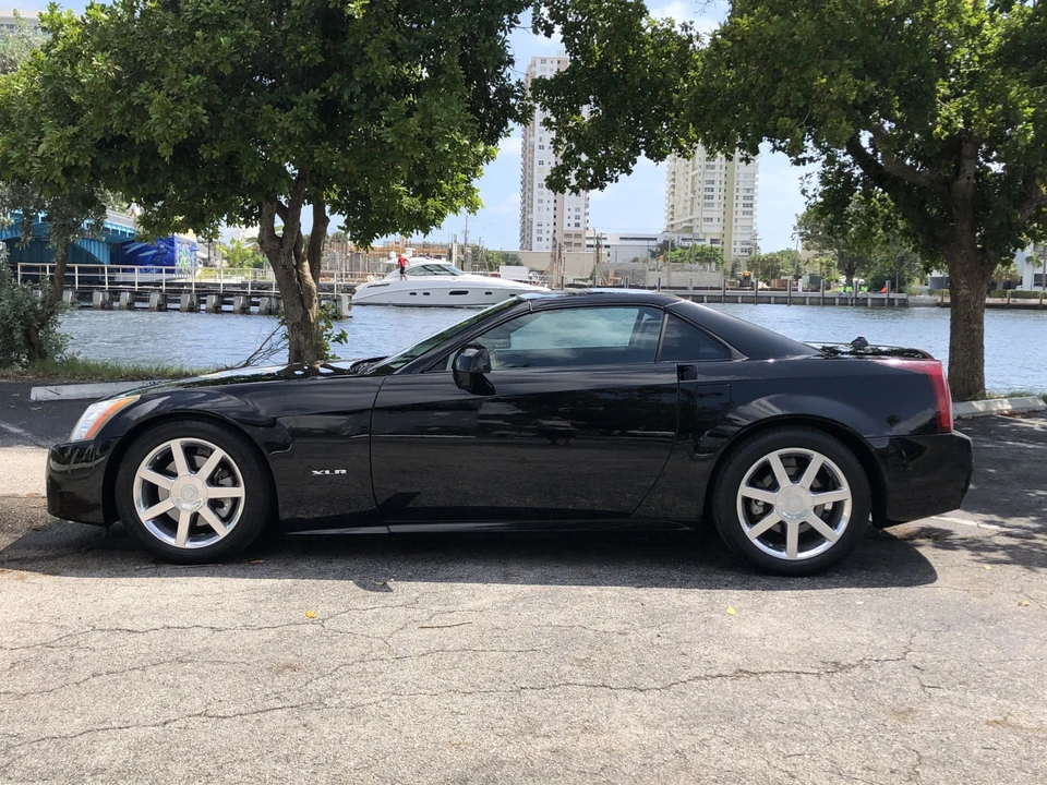 2005 Cadillac XLR - Image 20 of 31