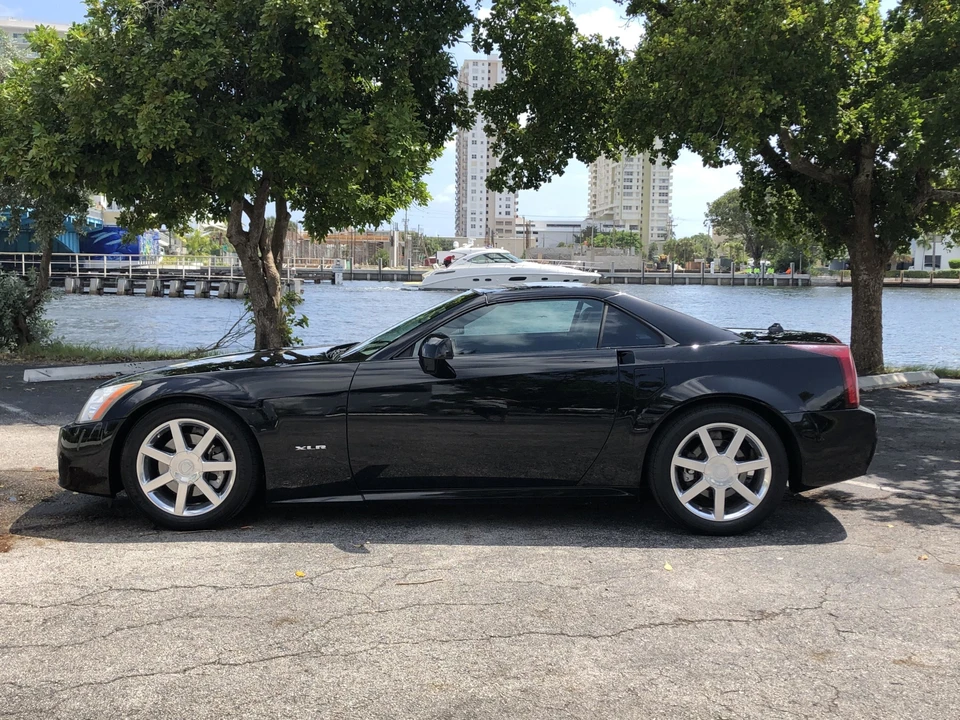2005 Cadillac XLR - Image 21 of 31