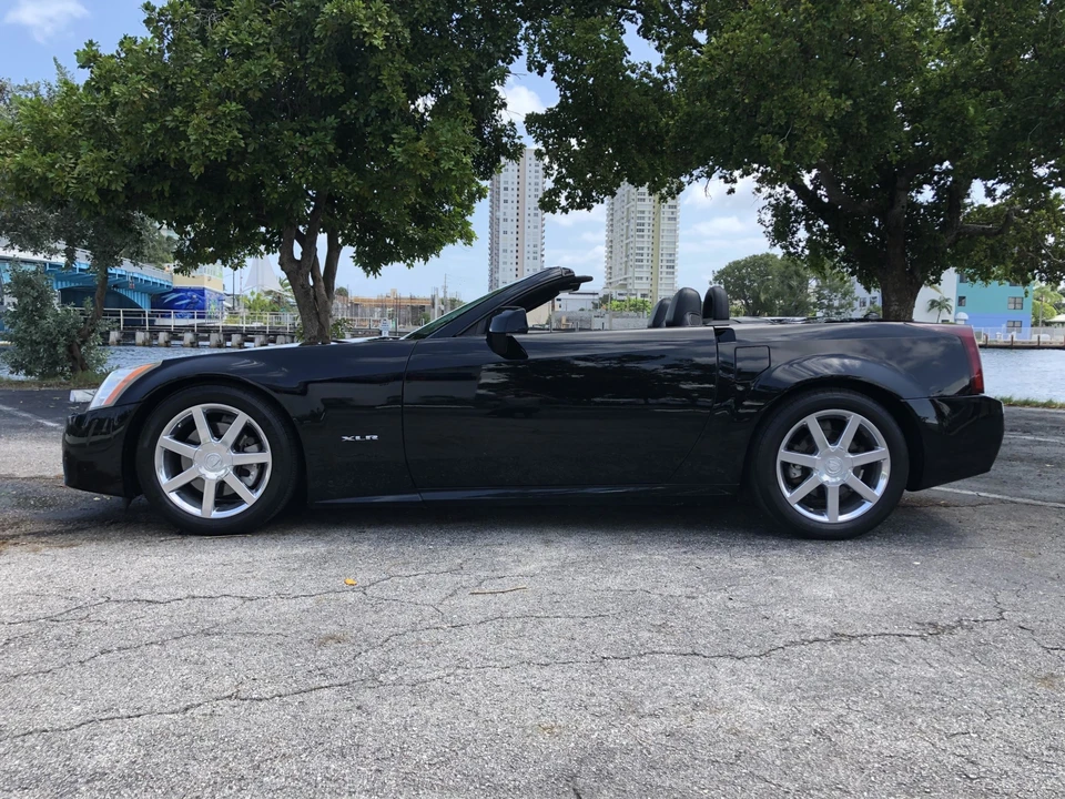 2005 Cadillac XLR - Image 22 of 31