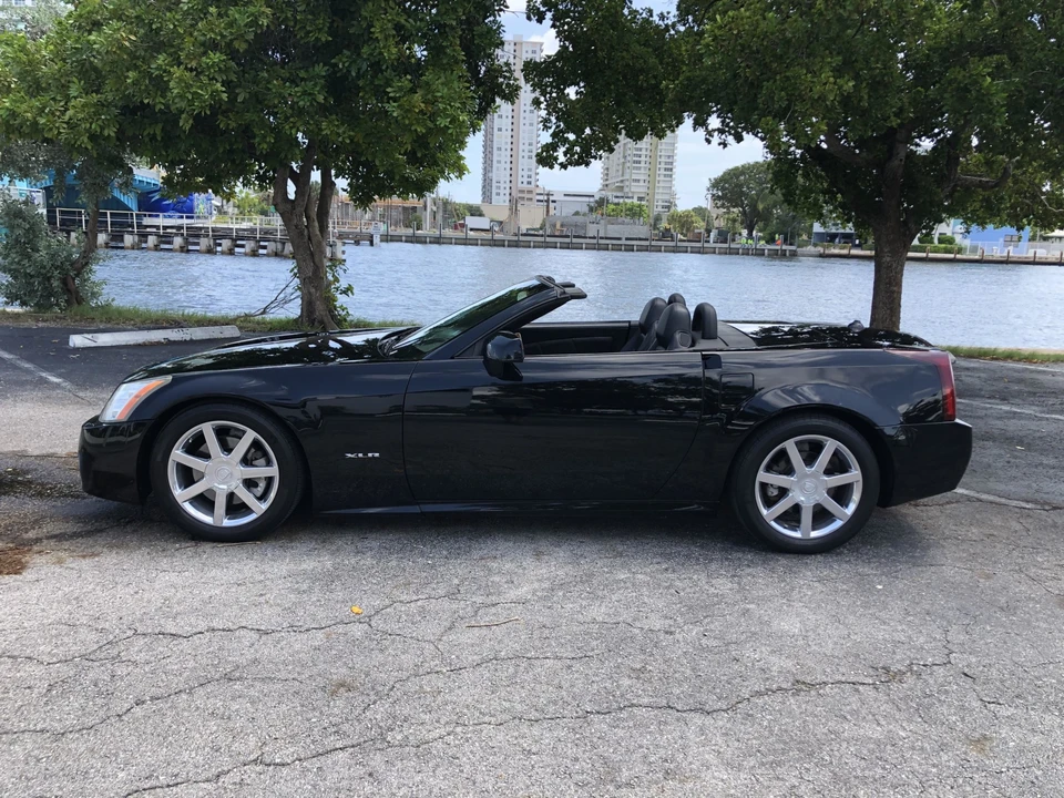 2005 Cadillac XLR - Image 23 of 31