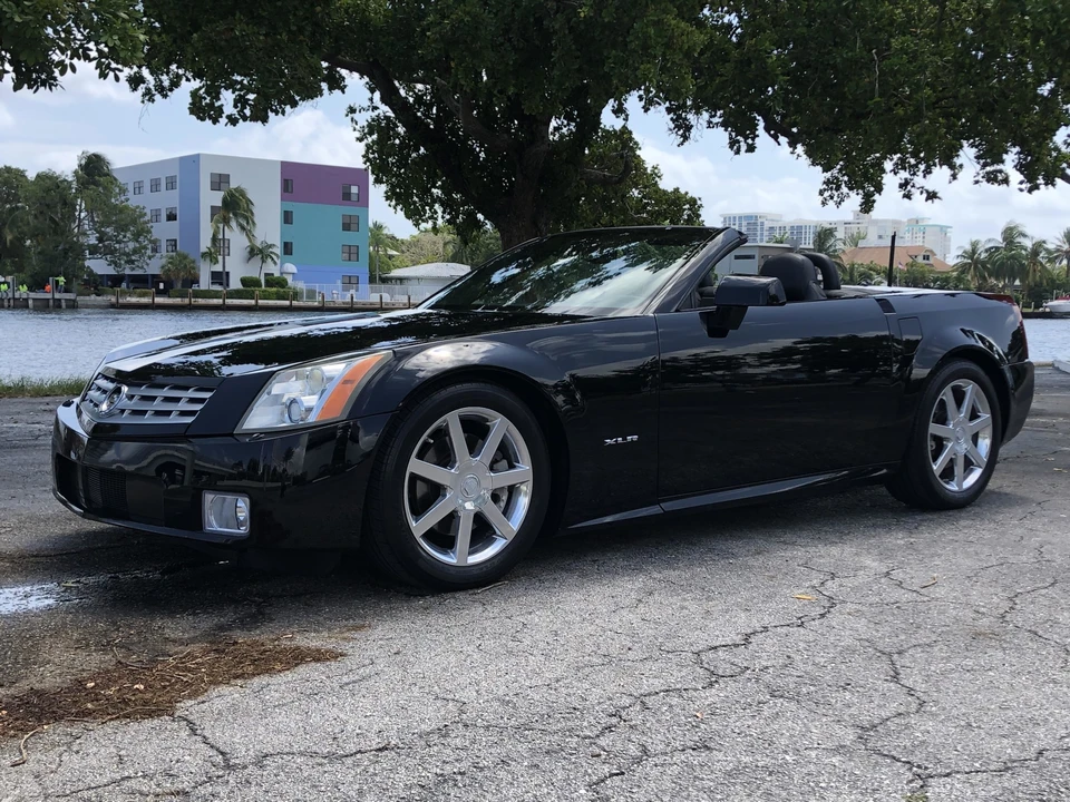 2005 Cadillac XLR - Image 26 of 31