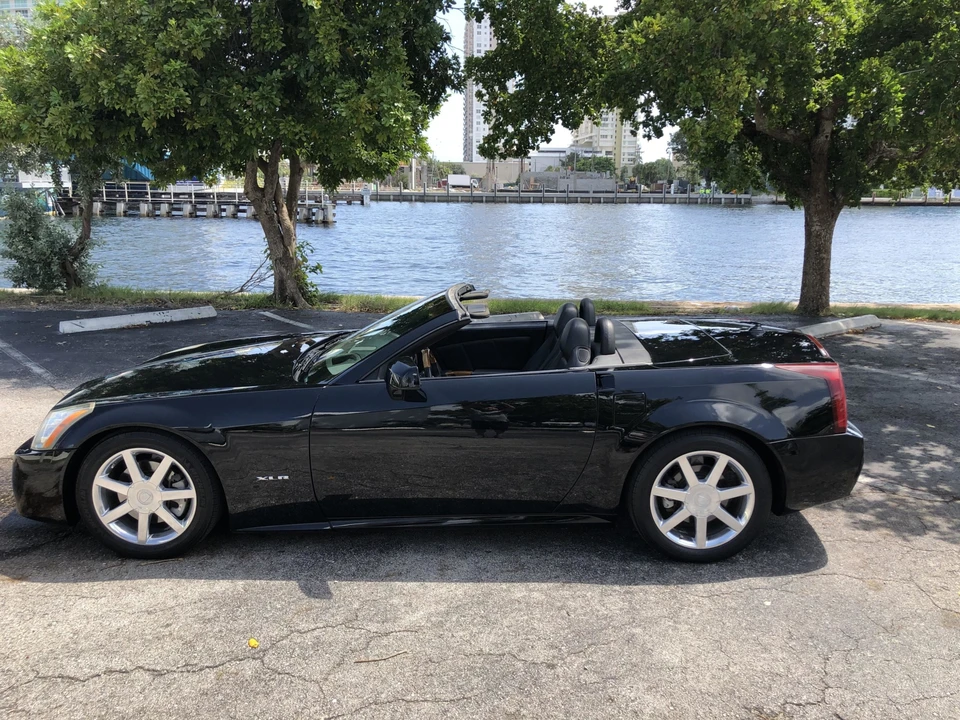 2005 Cadillac XLR - Image 24 of 31