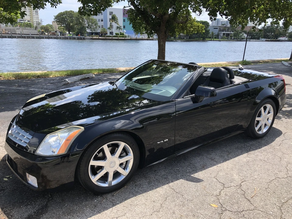2005 Cadillac XLR - Image 28 of 31