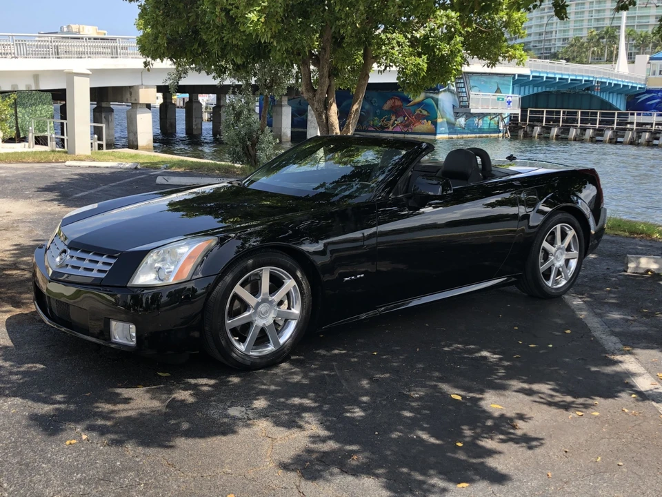 2005 Cadillac XLR - Image 29 of 31