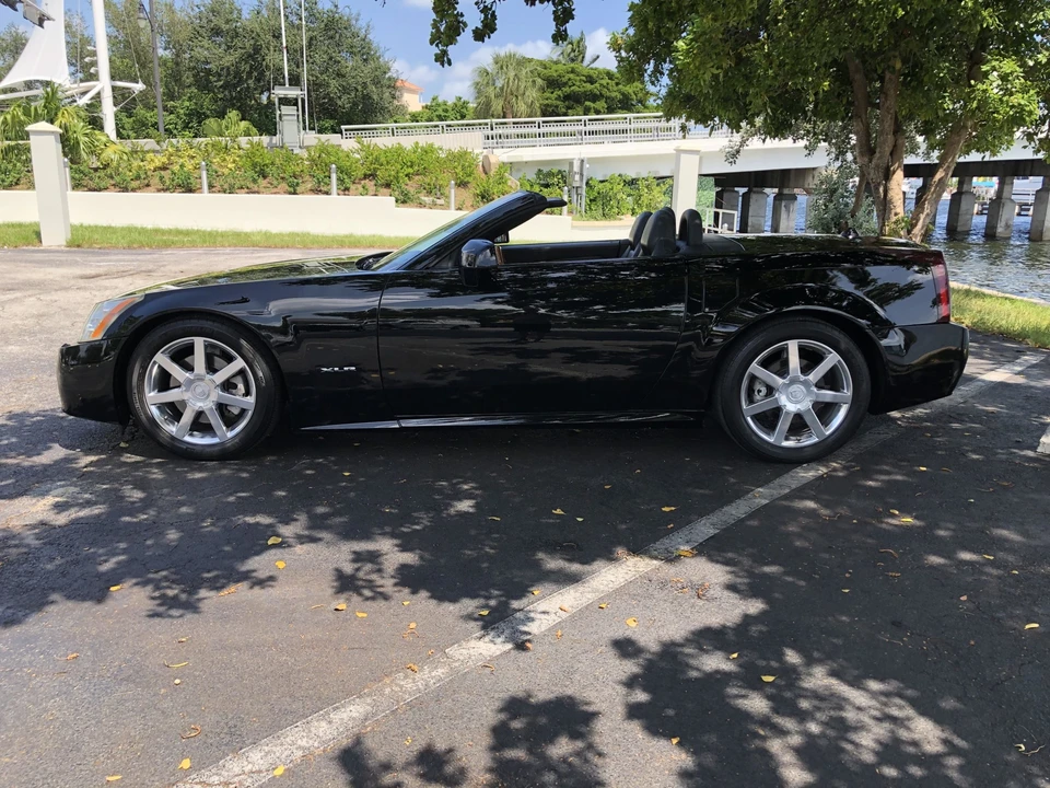 2005 Cadillac XLR - Image 25 of 31