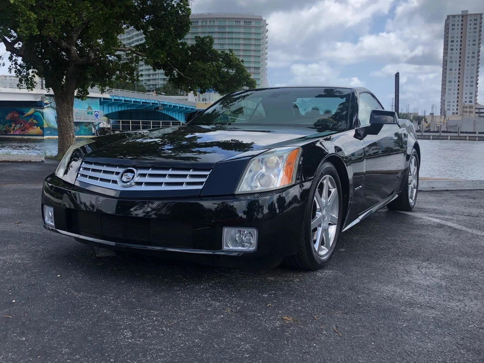 2005 Cadillac XLR - Image 7 of 31