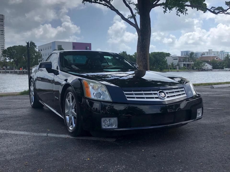 2005 Cadillac XLR - Image 12 of 31