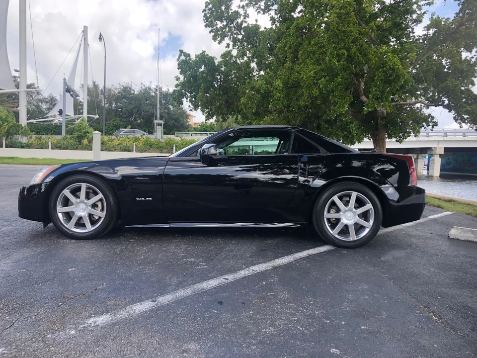 2005 Cadillac XLR - Image 3 of 31