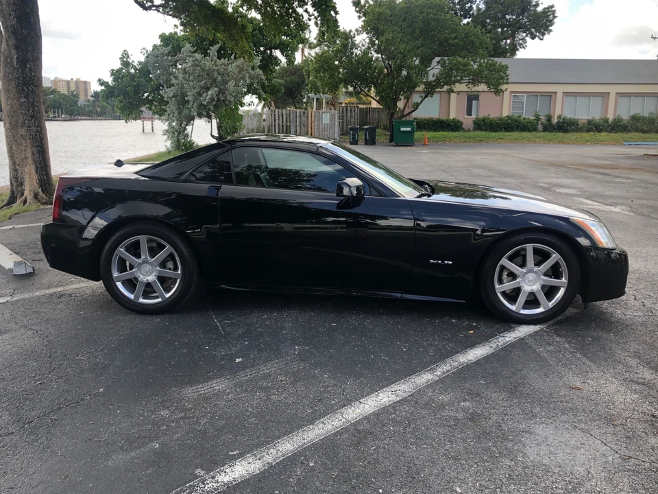 2005 Cadillac XLR - Image 14 of 31