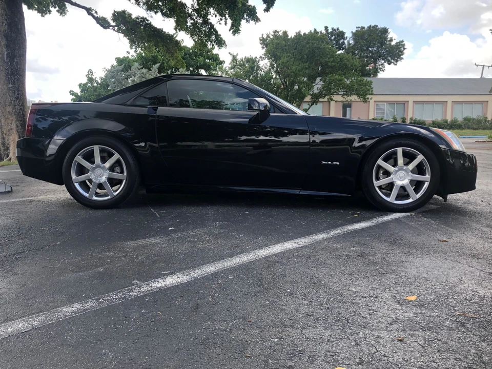 2005 Cadillac XLR - Image 15 of 31